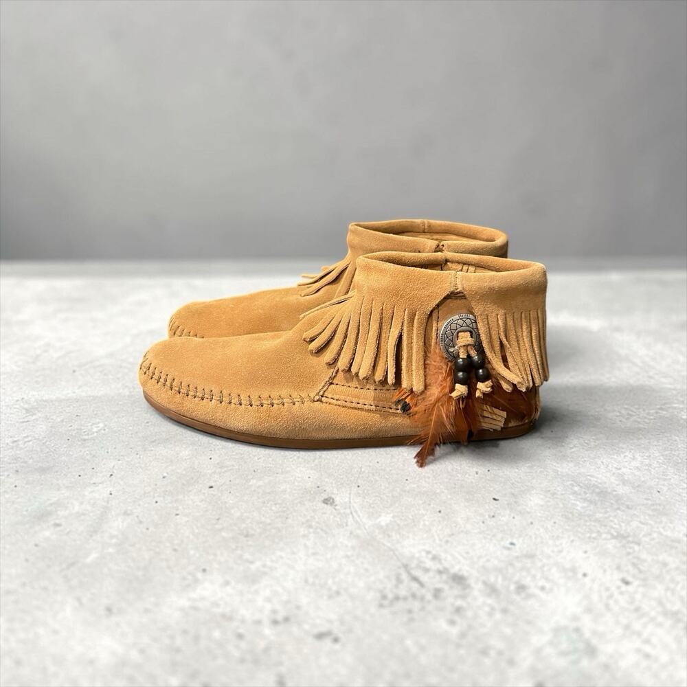 Minnetonka Concho Feather Side Zip Moccasin Womens 8.5